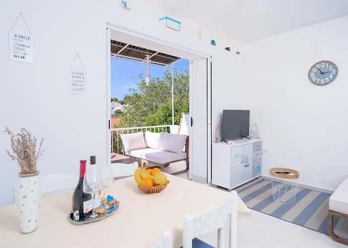 Awaken Gorgeous Sea View * هفار