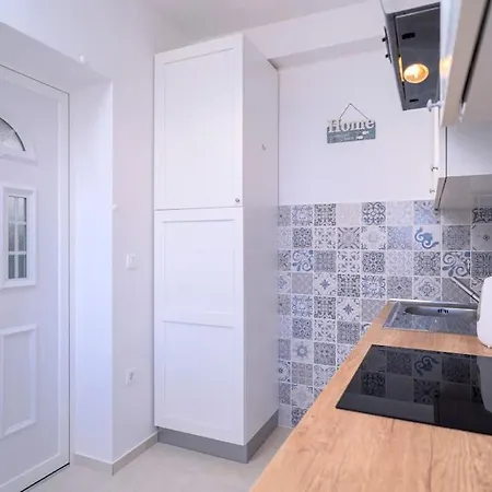 Awaken Gorgeous Sea View Appartement